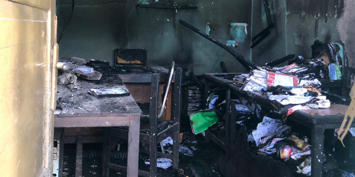 gedung-kantor-smpn-4-mimika-hangus-terbakar